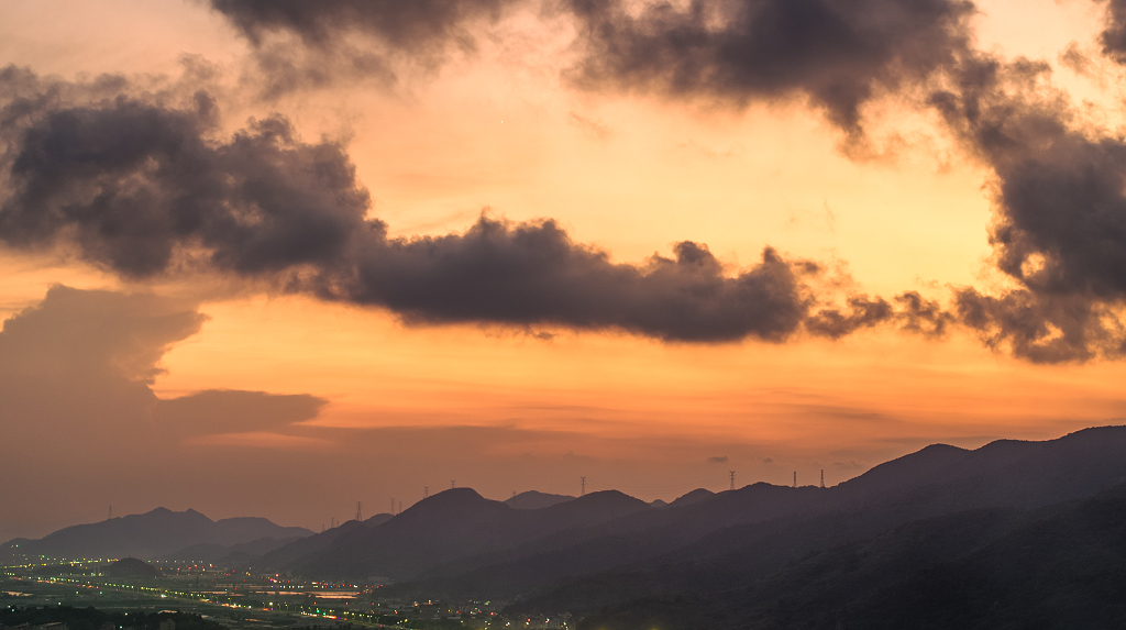 象山石浦渔港夕阳风光映红了天