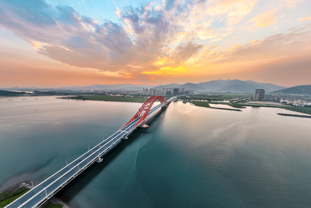 宁波北仑梅山红桥航拍夕阳全景俯视景观