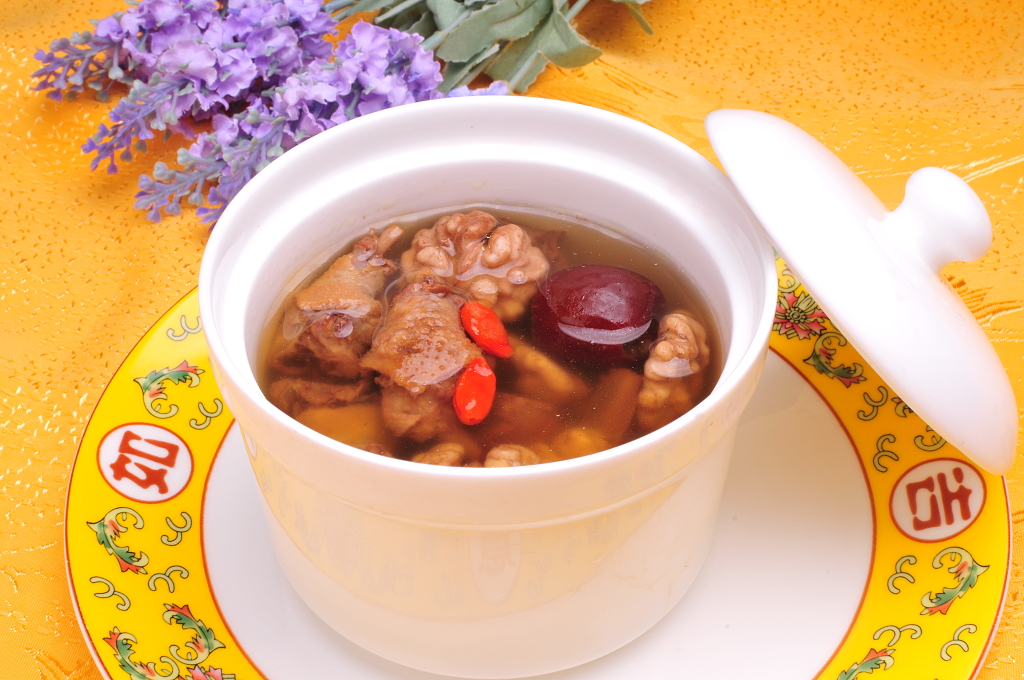 灵芝核桃煲乳鸽