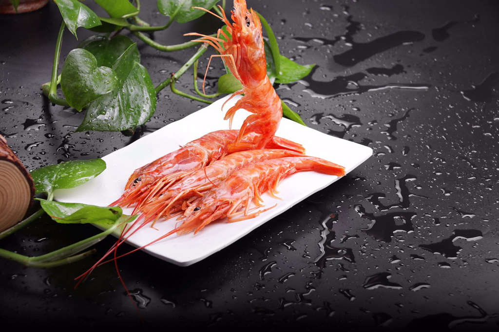 黑色简约背景红魔虾