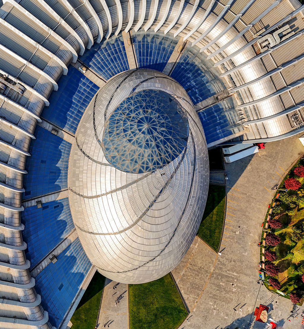 晴朗的秋日航拍青海省科技馆