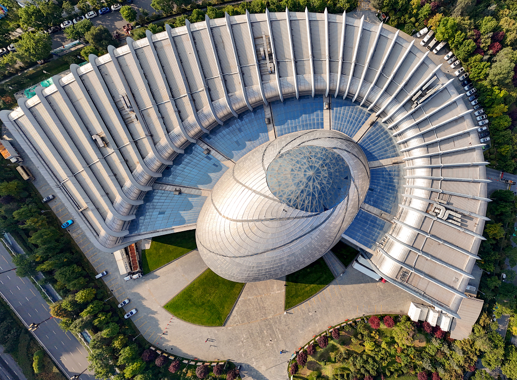 晴朗的秋日航拍青海省科技馆