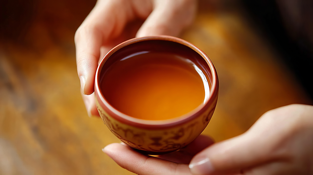 中国风手端一杯茶中华传统文化茶道茶叶茶文化宣传