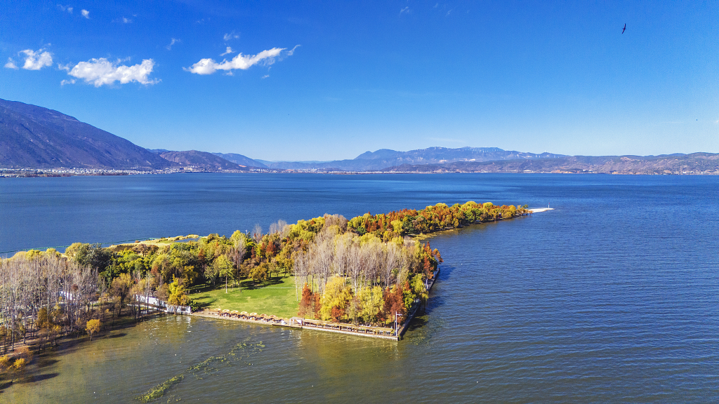 大自然风景风光航拍云南大理洱海海舌头景色