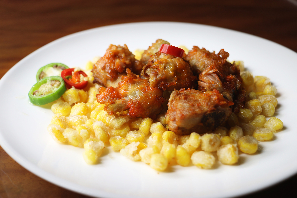 家常菜中餐厅饭店菜单美食宣传单广告实拍图下酒菜蒜香玉米仔排