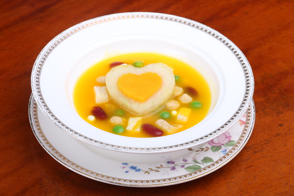 家常菜中餐厅饭店菜单美食宣传单广告实拍图餐桌上的五谷花胶烩金银瓜