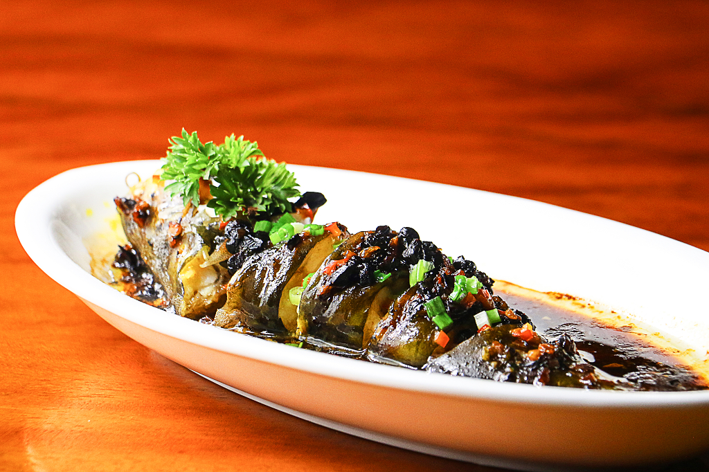 家常菜中餐厅饭店菜单美食宣传单广告实拍图豉汁蒸黄骨鱼