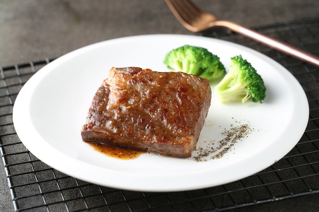 家常菜中餐厅饭店菜单美食宣传单广告实拍图中华美食堂煎澳洲和牛