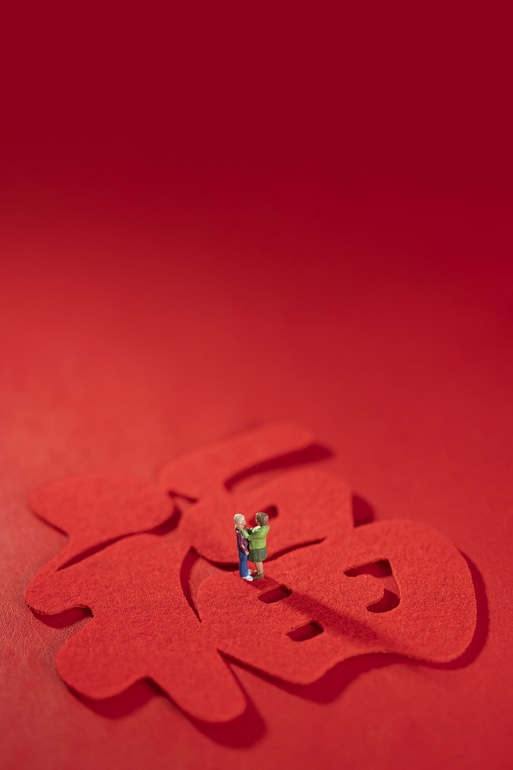 2025年蛇年新年新春春节过节过年传统节日新年元素物件合家团圆新年红色图片