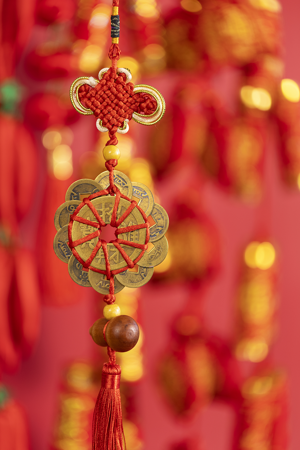 2025年蛇年新年新春春节过节过年传统节日新年元素物件梅花钱创意春节祝福图片