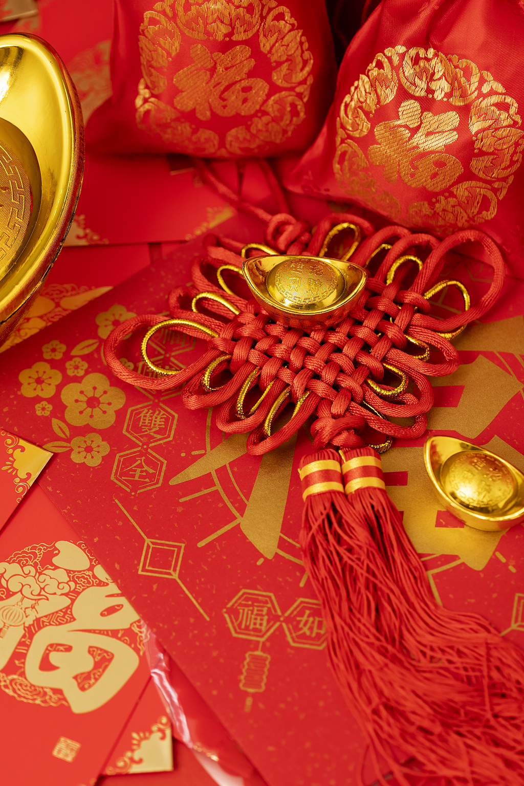 2025年蛇年新年新春春节过节过年传统节日新年元素物件中国结金元宝新年喜庆发财图片