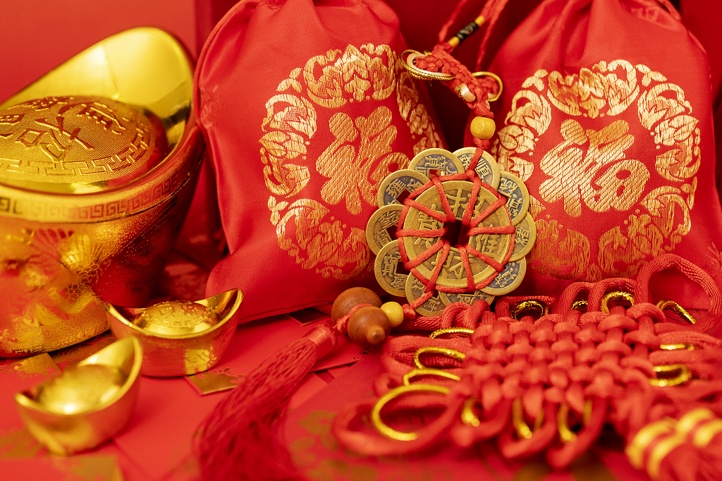 2025年蛇年新年新春春节过节过年传统节日新年元素物件喜庆红火新年春节图片