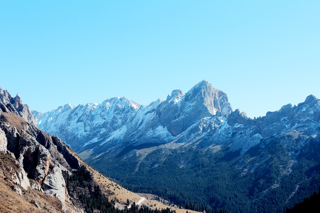 西藏新疆西北地区旅游旅行夏吾卡雪山大自然风光风景实拍图