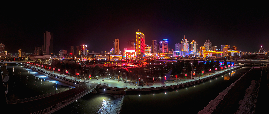 春节期间航拍西宁中心广场夜景全景图