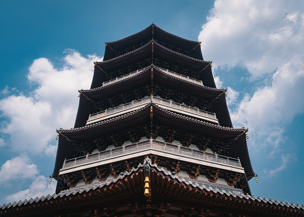 浙江杭州雷峰塔绿旅游景点建筑