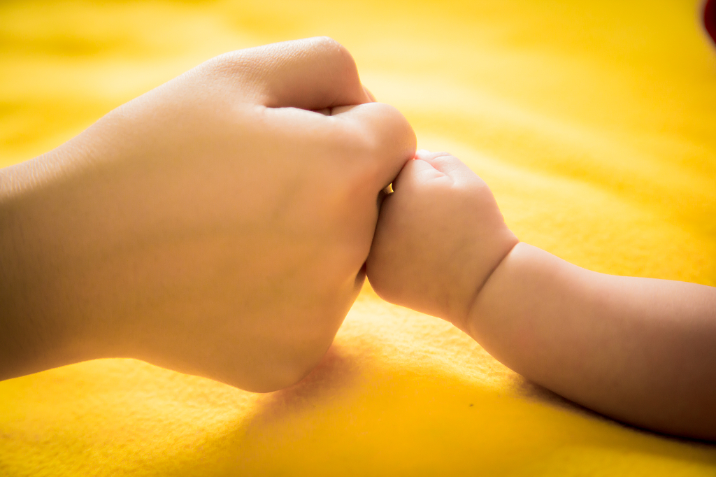 可爱婴儿百天照击拳