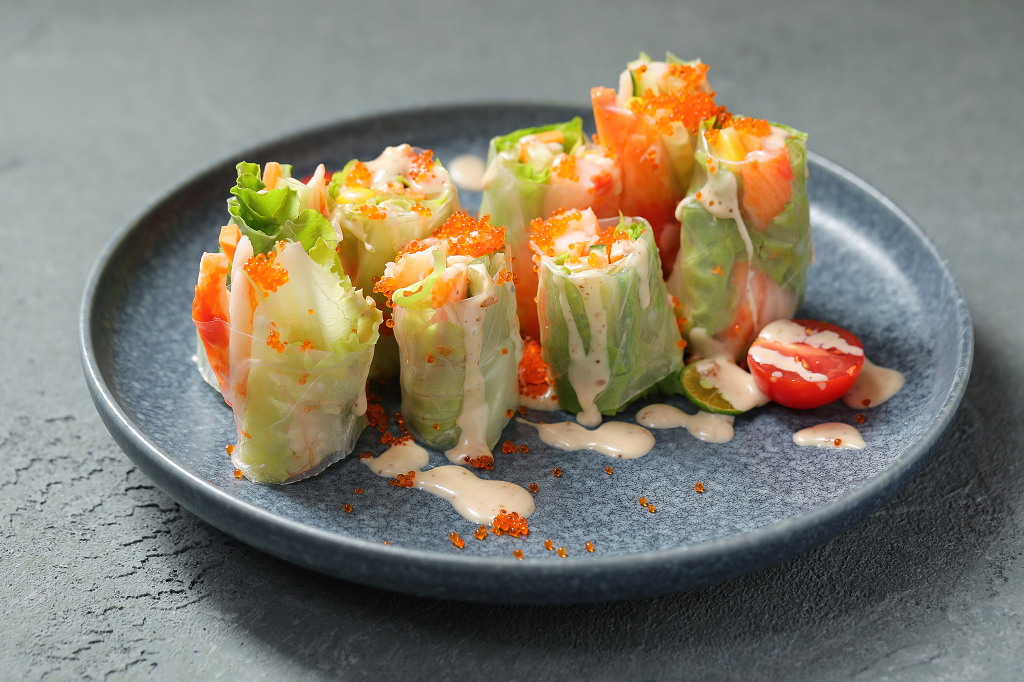 简约背景鱼籽蔬菜沙拉餐厅菜单美食宣传图