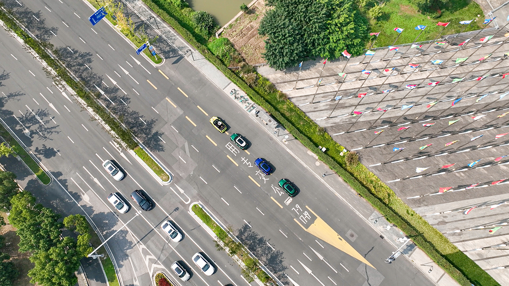 城市马路汽车交通车流市政