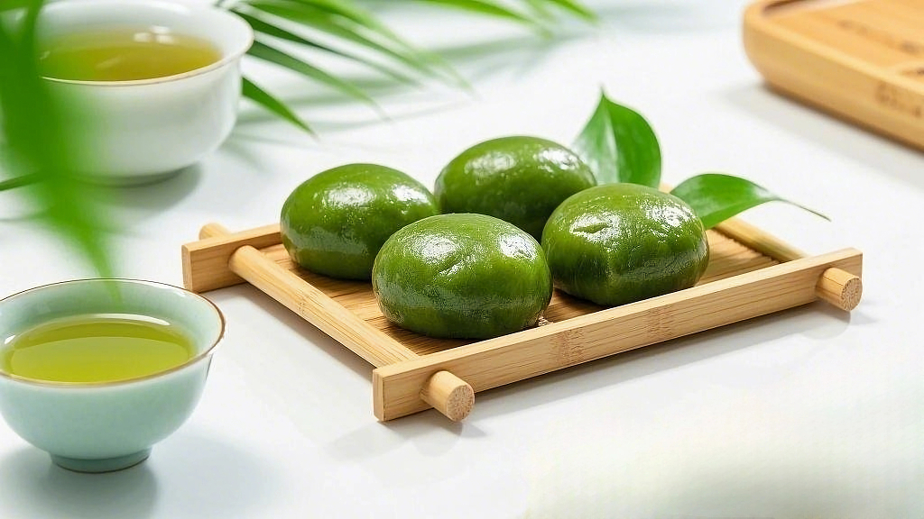 竹制托盘上青团配绿茶展现清新感的清明节青团AI