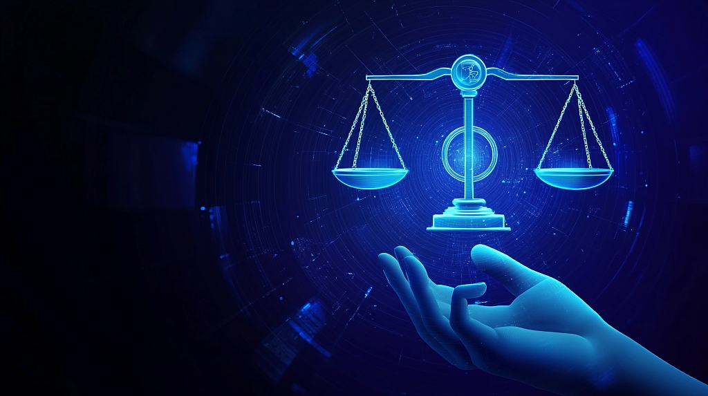 手托蓝色虚拟天平置于科技光环中的法律概念图片AI