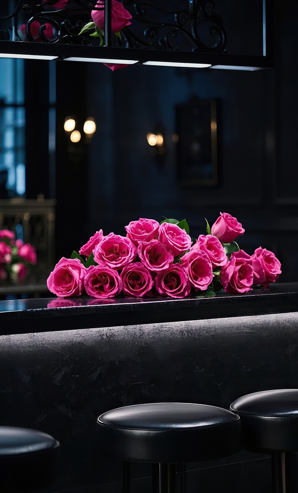深粉色玫瑰花束放置在黑色吧台与黑色凳子旁玫瑰花氛围场景		AI