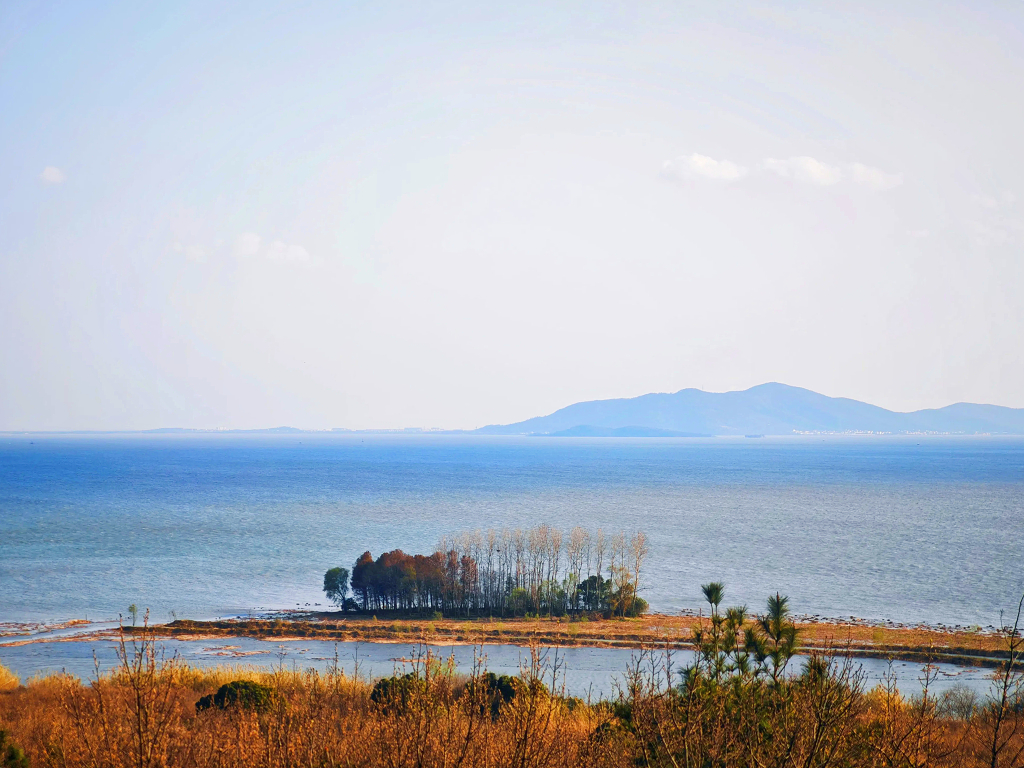 渔洋山远景拍摄苏州太湖青山绿水初春美丽风光