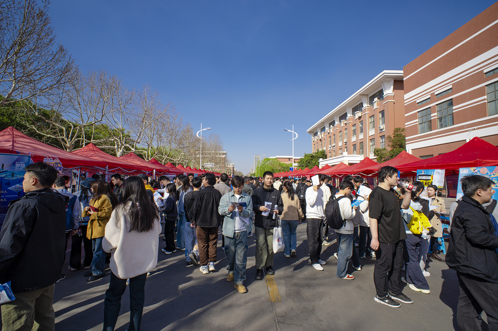 大学校园招聘会就业