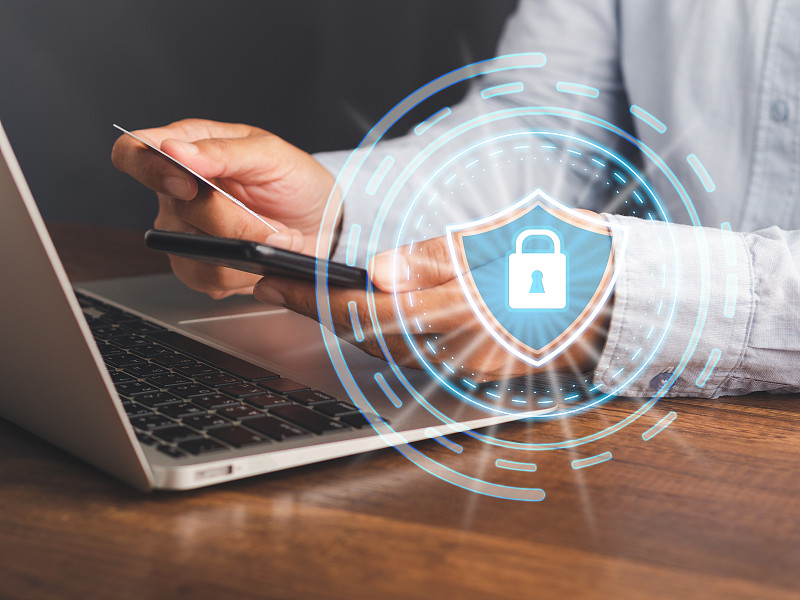 虚拟屏幕上的挂锁图标，用于登录在线支付