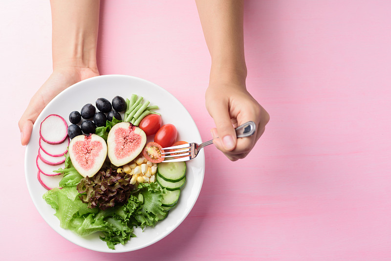 水果蔬菜沙拉，素食食品