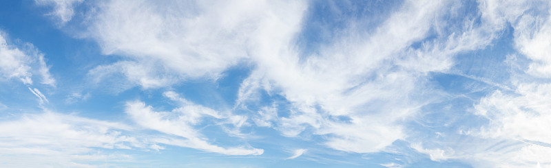 晴天全景天空，自然背景