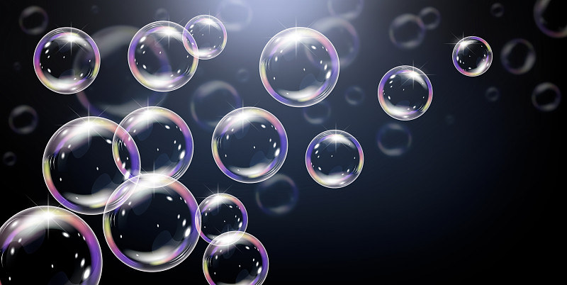 真实的肥皂泡与彩虹反射在黑色的背景