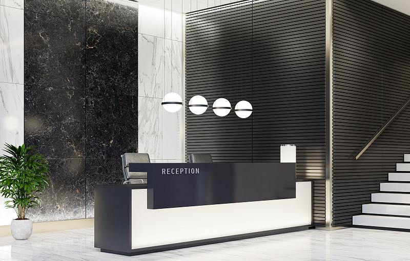 现代化的办公室大堂内部区域有电梯和楼梯和长长的接待台