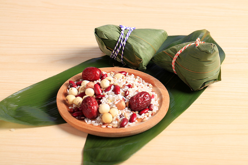 粽子，用竹叶包裹的糯米