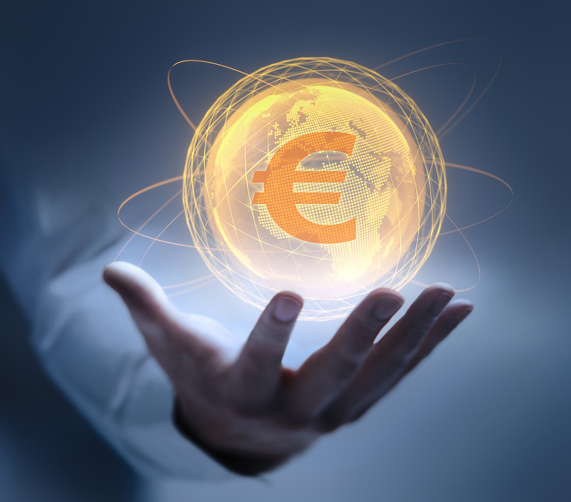 手饰有全球网络和欧洲的金色标志