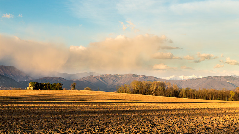 在乡下被遗弃的农场