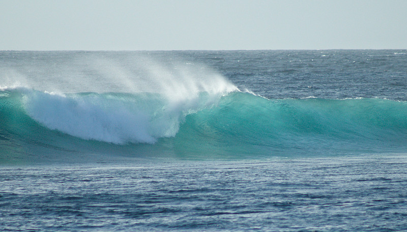 马尔代夫的海浪和冲浪