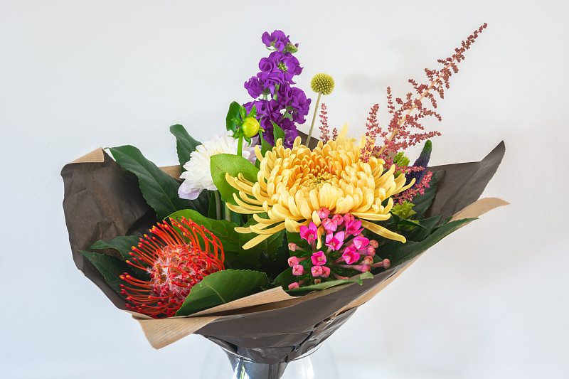 充满活力的彩色花束
