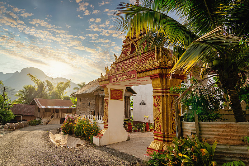 老挝白瓯寺的黄昏