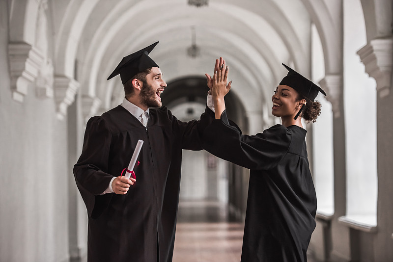 快乐的年轻校友