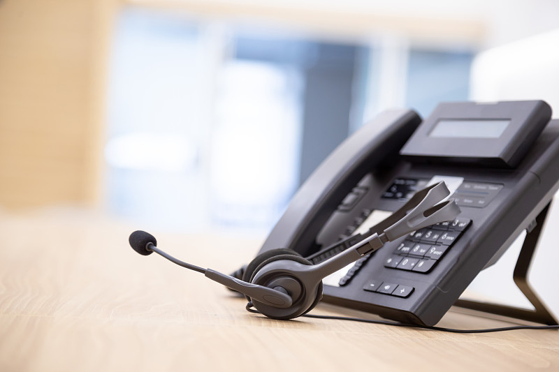 通讯支持，呼叫中心和客户服务服务台。对于(呼叫中心)的概念