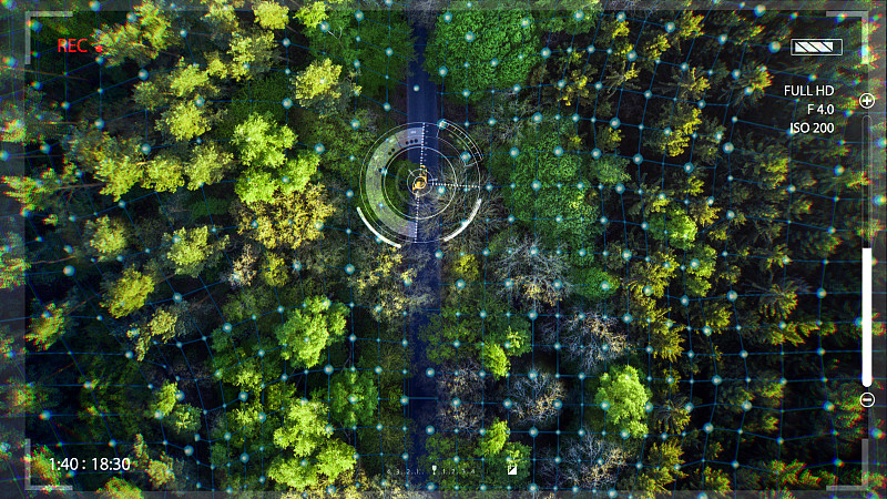 摄像机记录移动HUD。图形锁定汽车目标和扫描森林区域在俯视图无人机概念新技术与3d渲染。