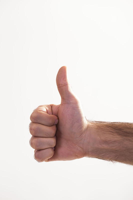 竖起大拇指