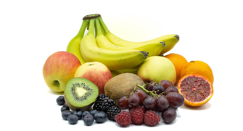 不同的果实分离在白色背景