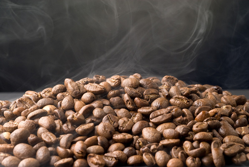 带烟的咖啡豆