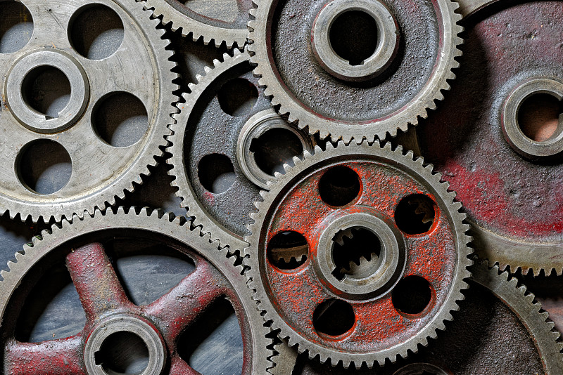 一组旧钢齿轮