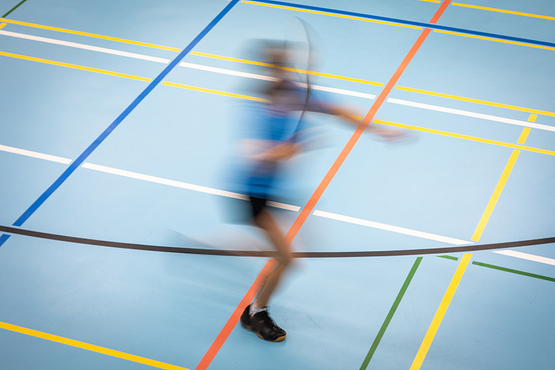 羽毛球运动员在快动作