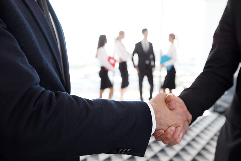 开会时的商务握手
