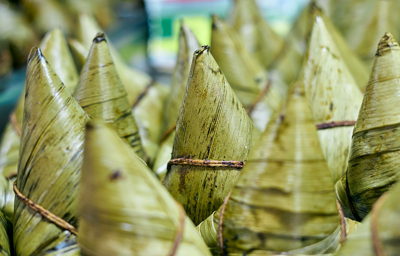 卖粽子，中国传统食品。