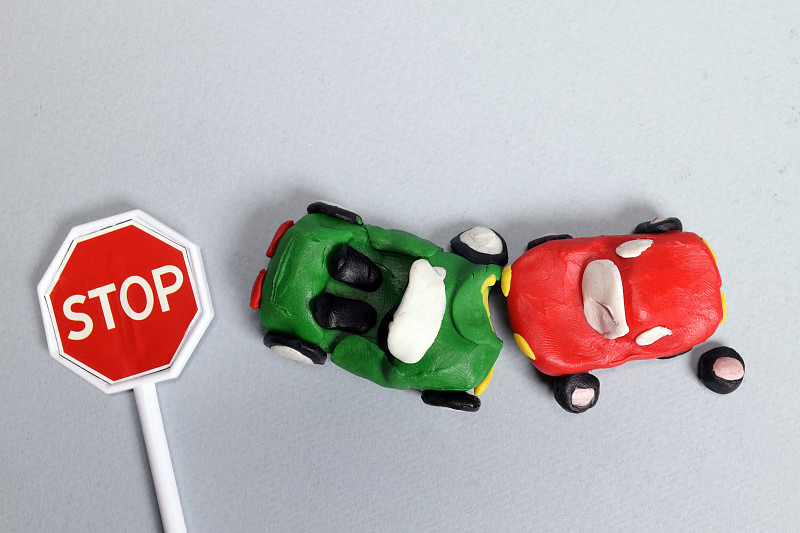 橡皮泥车相撞，事故概念，汽车保险赔付