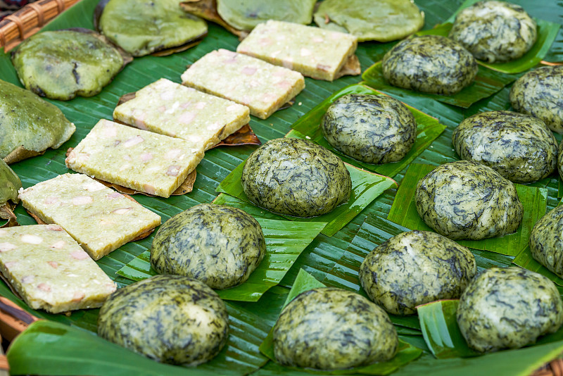 中国少数民族广西壮族特产，艾草包饺子、青色包饺子